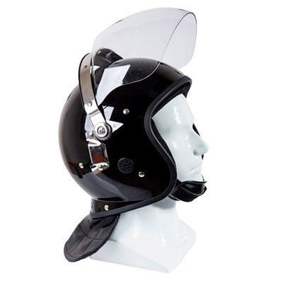 Защитный шлем ШБА с поднятым забралом и бармицей ракурс профиль