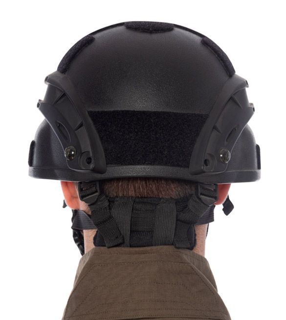 Защитный шлем Гвардеец на голове ракурс сзади
